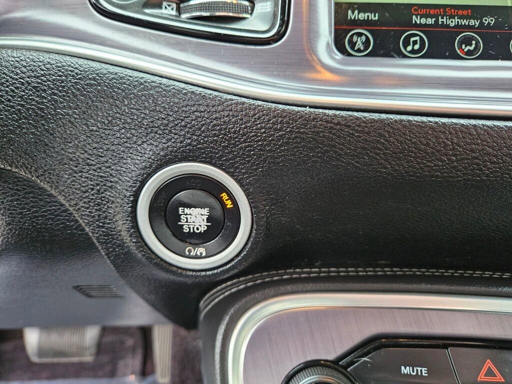 Used 2017 Dodge Challenger R/T w/ Driver Convenience Group image 5