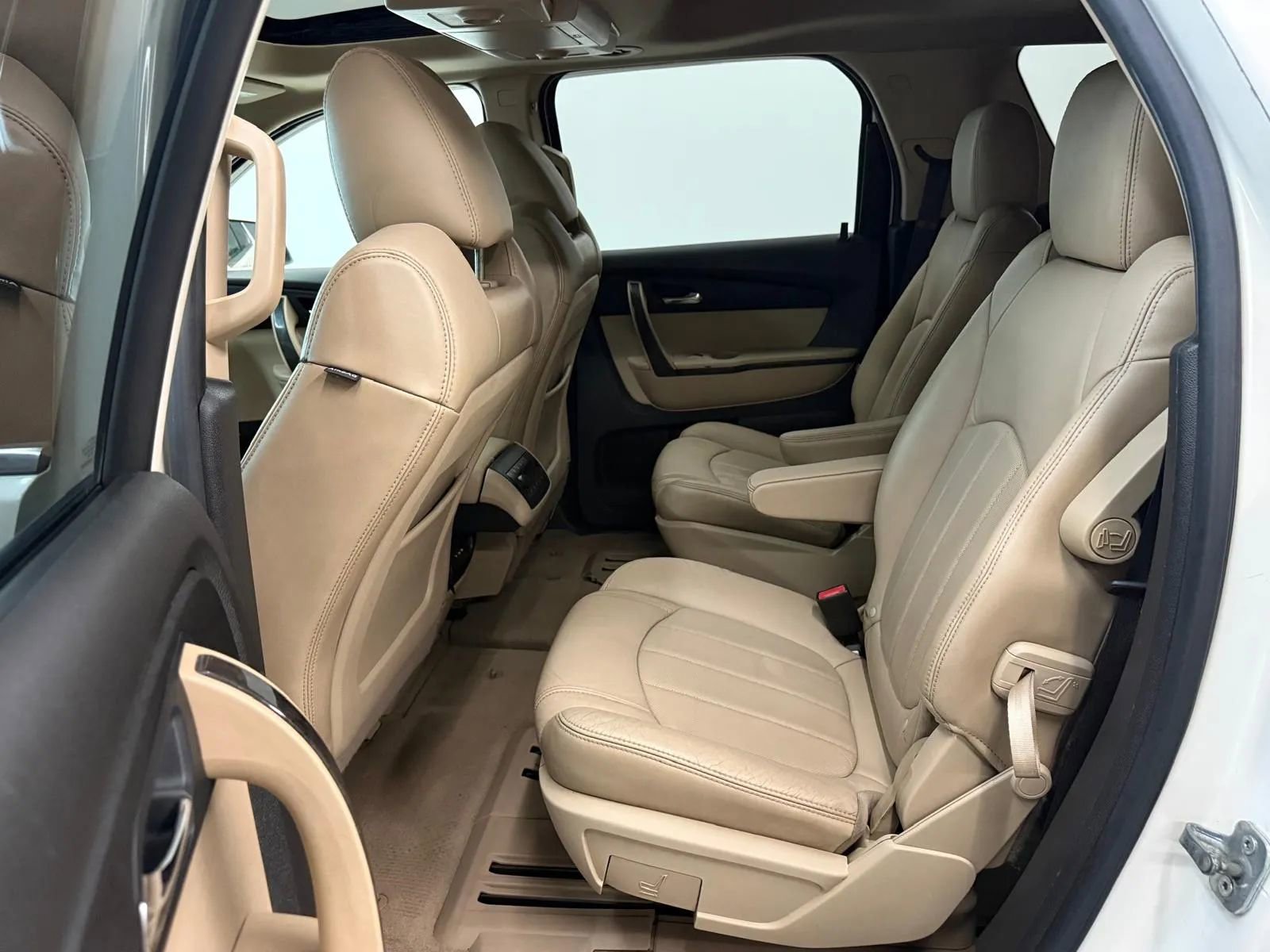 Used 2011 GMC Acadia Denali image 17