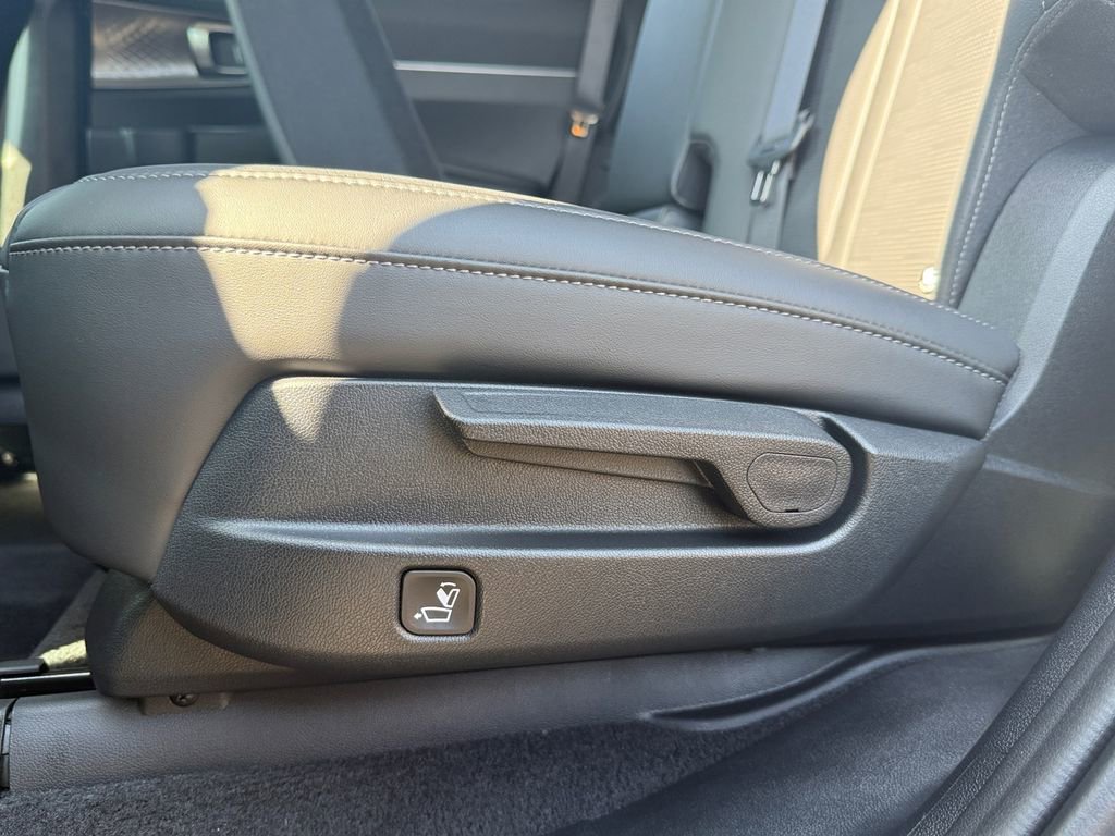 Certified 2025 Kia Sorento S image 27