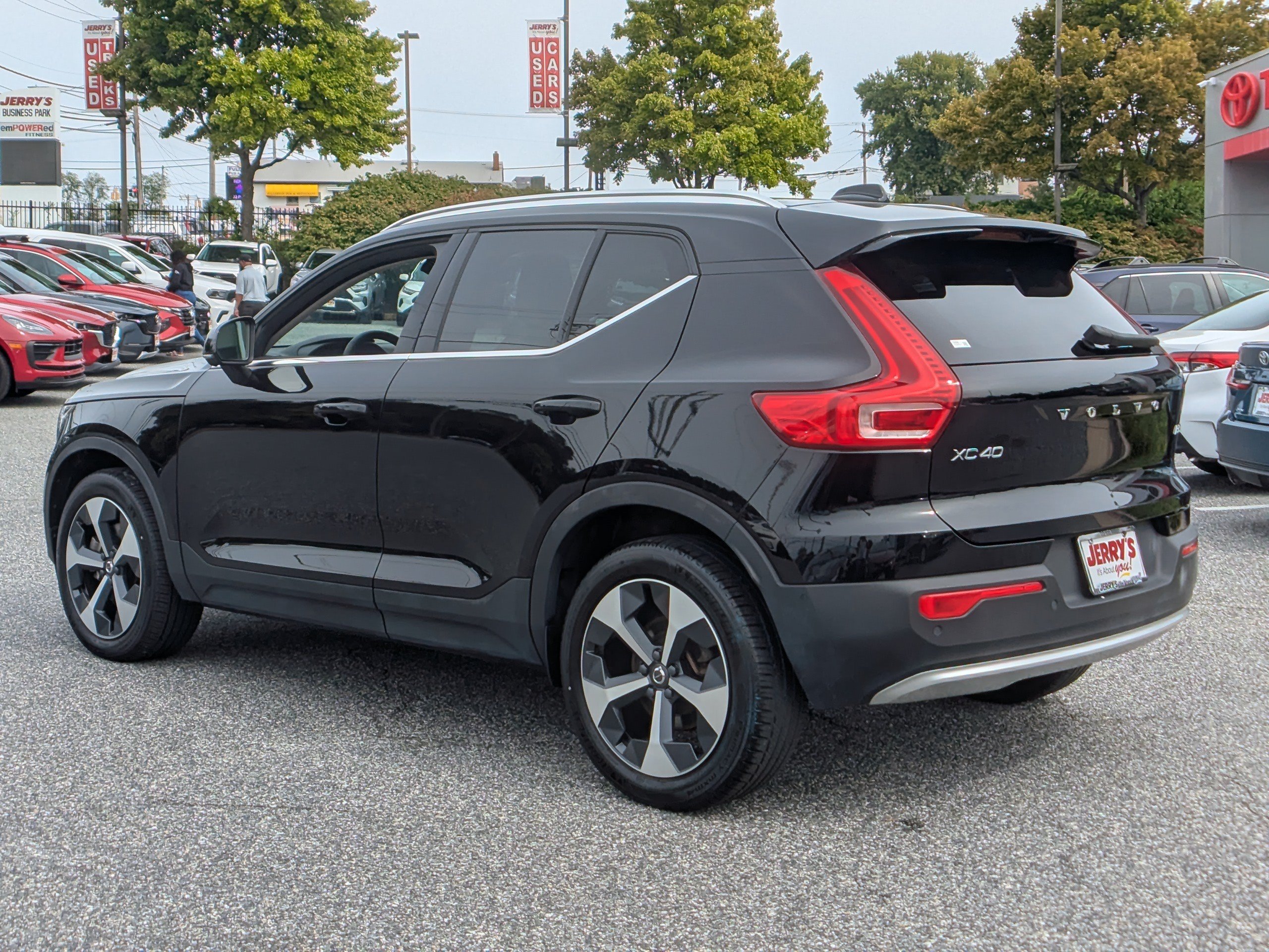 Used 2023 Volvo XC40 B5 Plus w/ Protection Package Premier AWD/4WD image 6