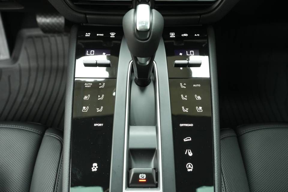 New 2026 Porsche Macan AWD/4WD image 23