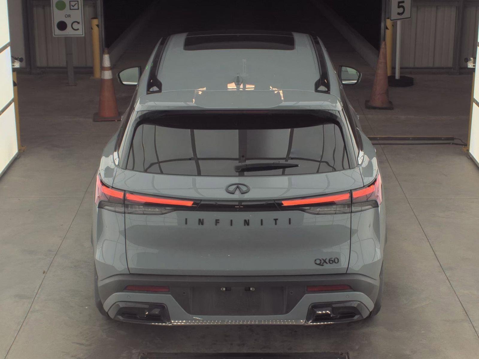 Certified 2025 INFINITI QX60 Luxe w/ Black Edition image 6