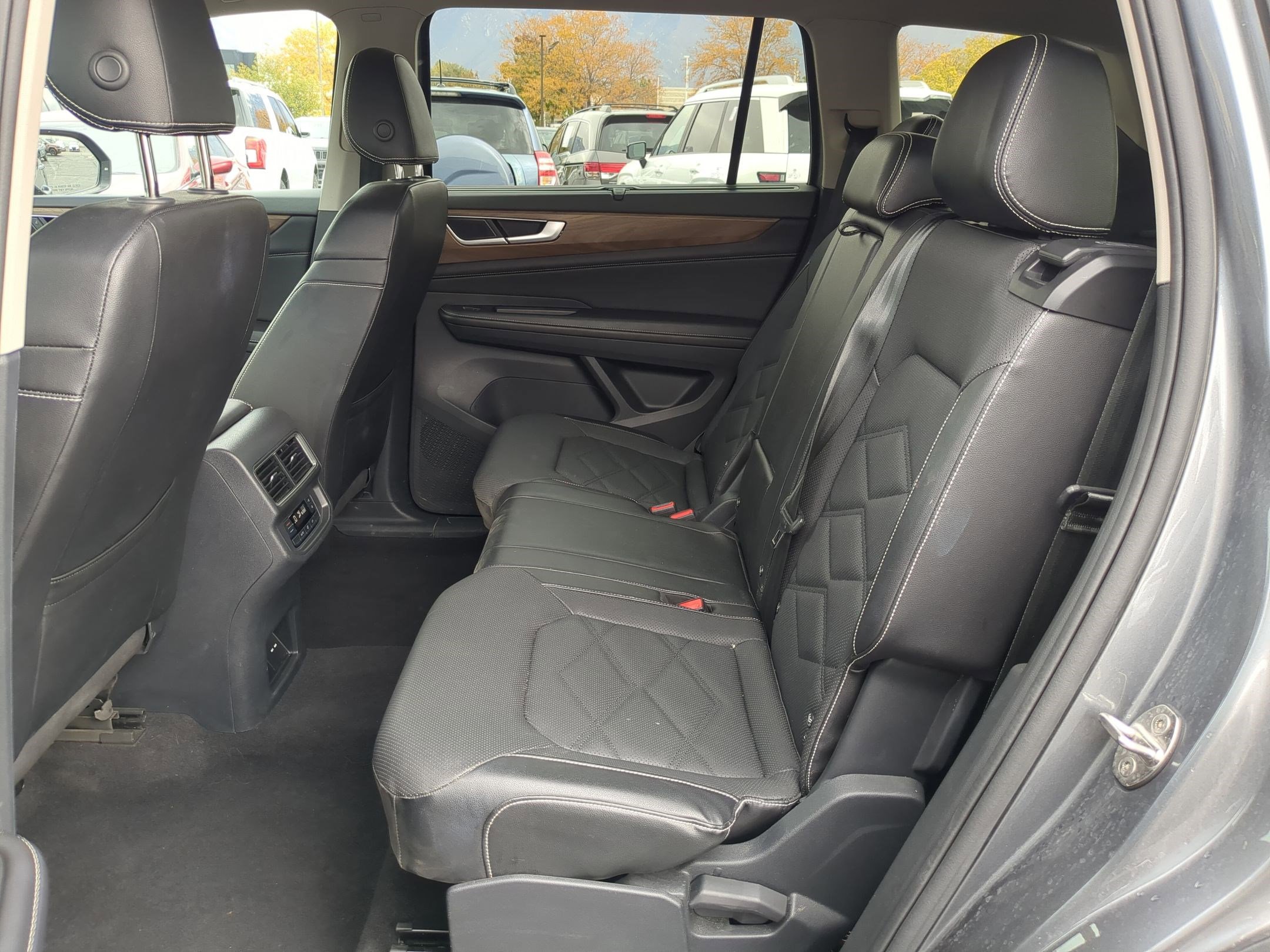 Used 2024 Volkswagen Atlas SE image 29