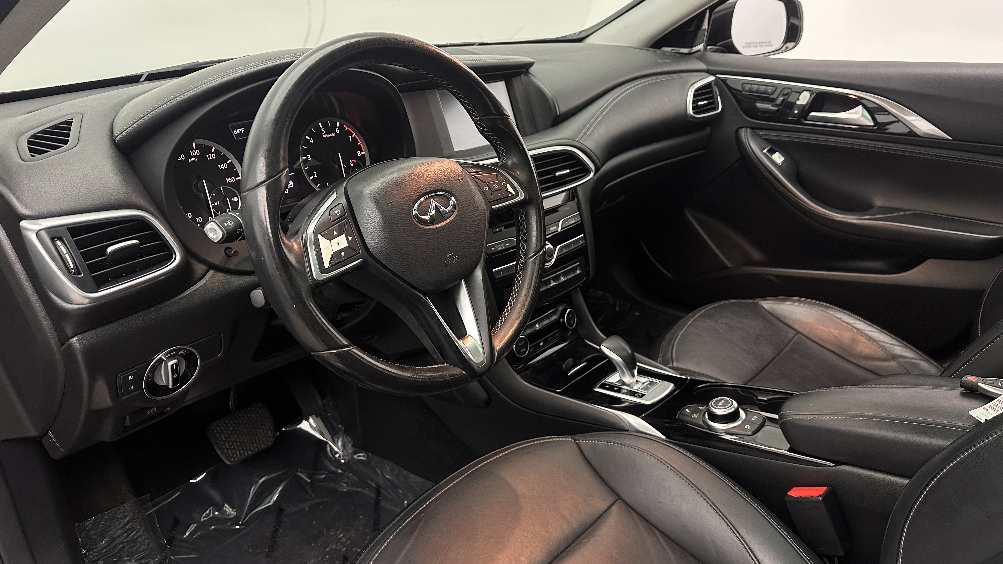Used 2018 INFINITI QX30 Premium FWD image 10