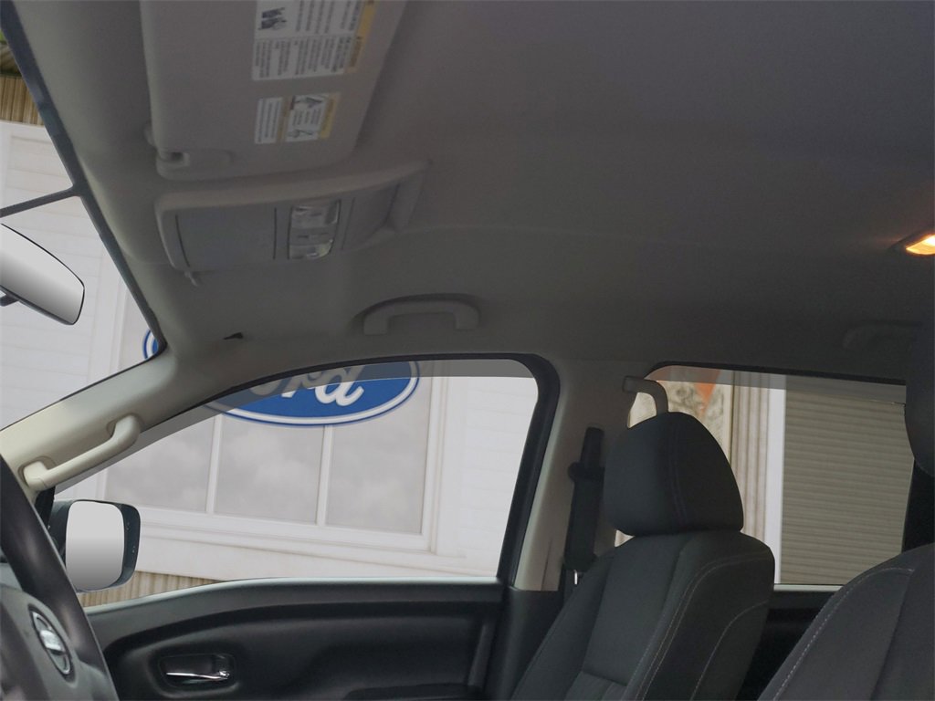Used 2019 Nissan Titan SV image 13