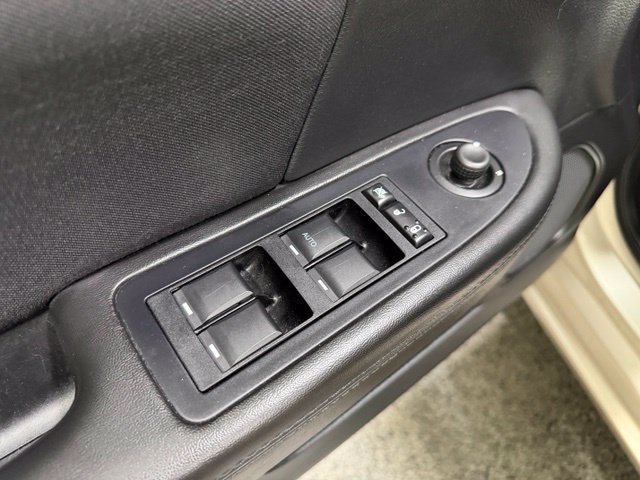 Used 2013 Chrysler 200 Touring FWD image 17