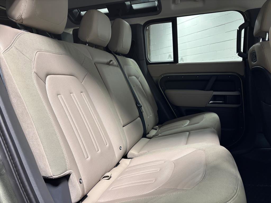Used 2020 Land Rover Defender 110 First Edition image 38