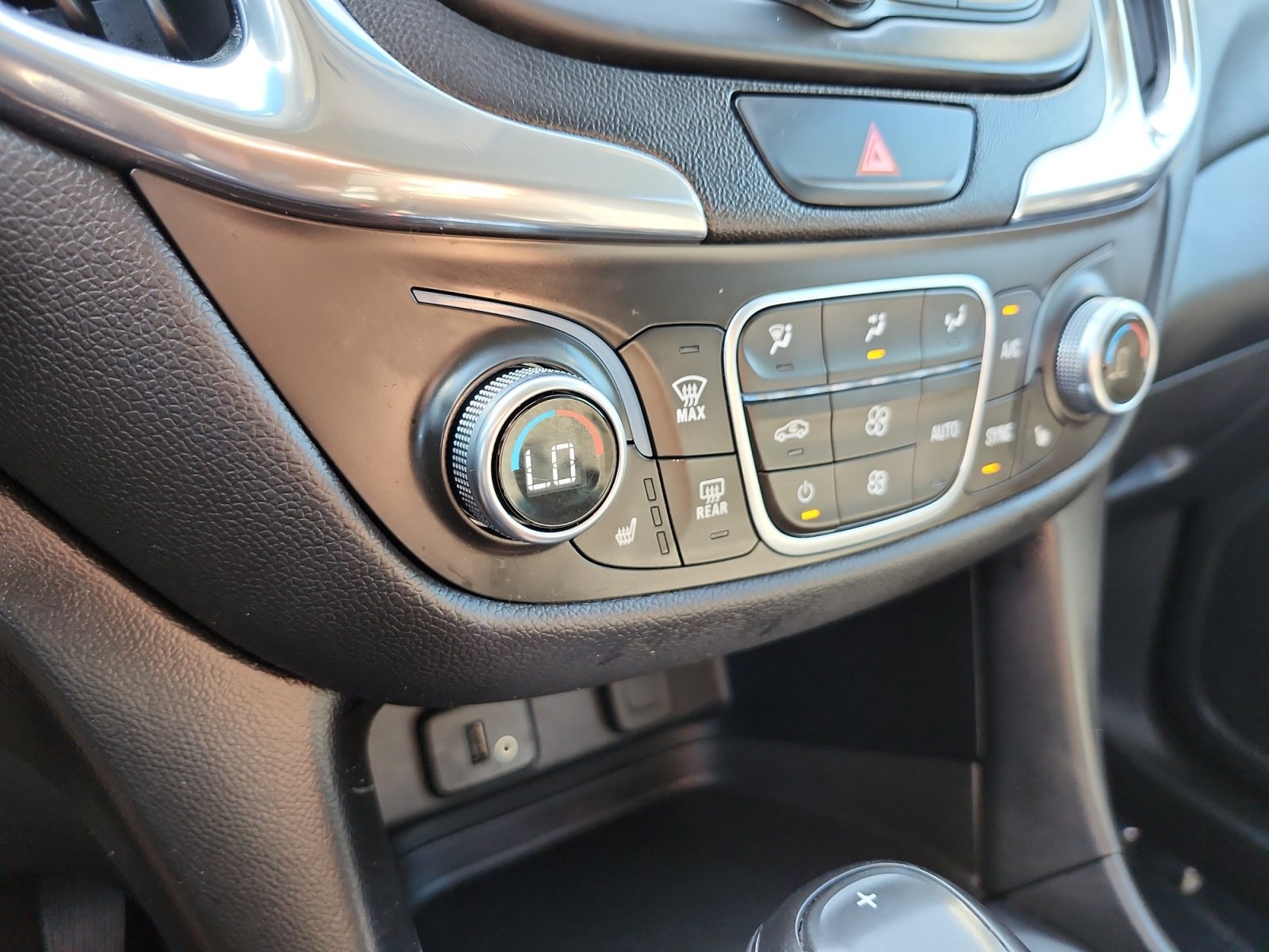 Used 2018 Chevrolet Equinox LT FWD image 19