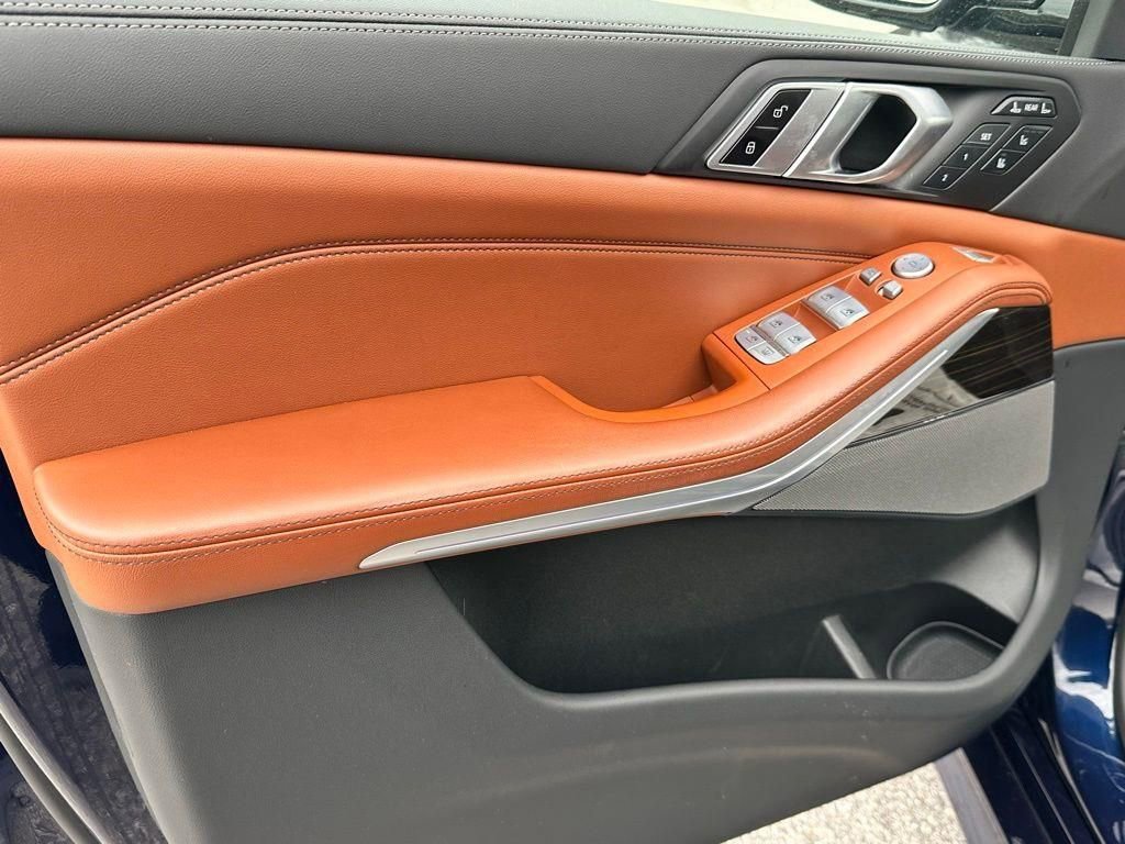 Used 2024 BMW X7 xDrive40i w/ Executive Package image 27