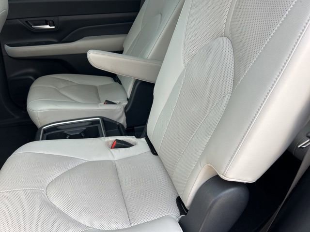 Used 2024 Toyota Grand Highlander AWD Hybrid image 13