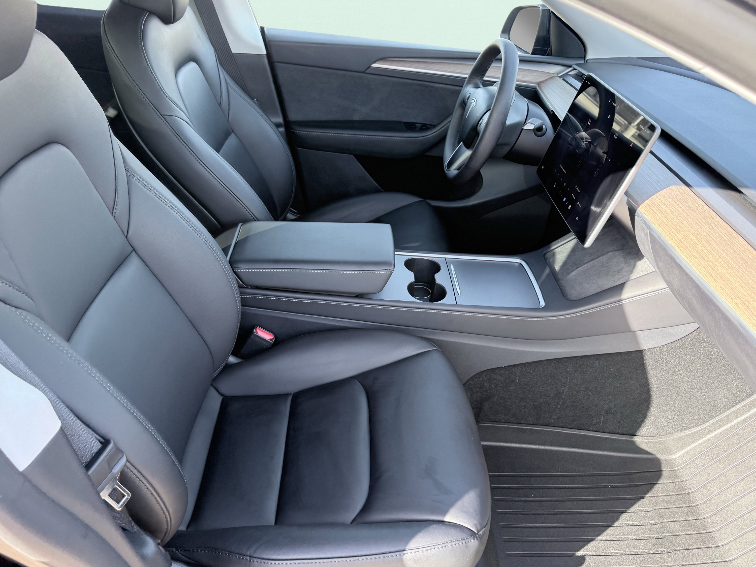 Used 2025 Tesla Model Y Long Range image 44