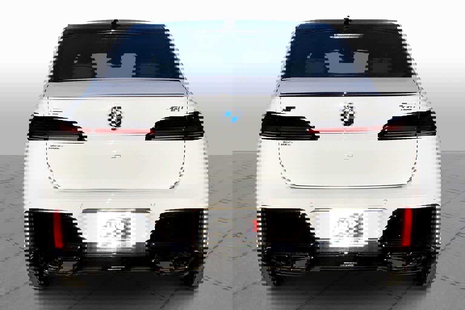 New 2025 BMW 760i xDrive w/ Luxury Rear Seating Package image 4