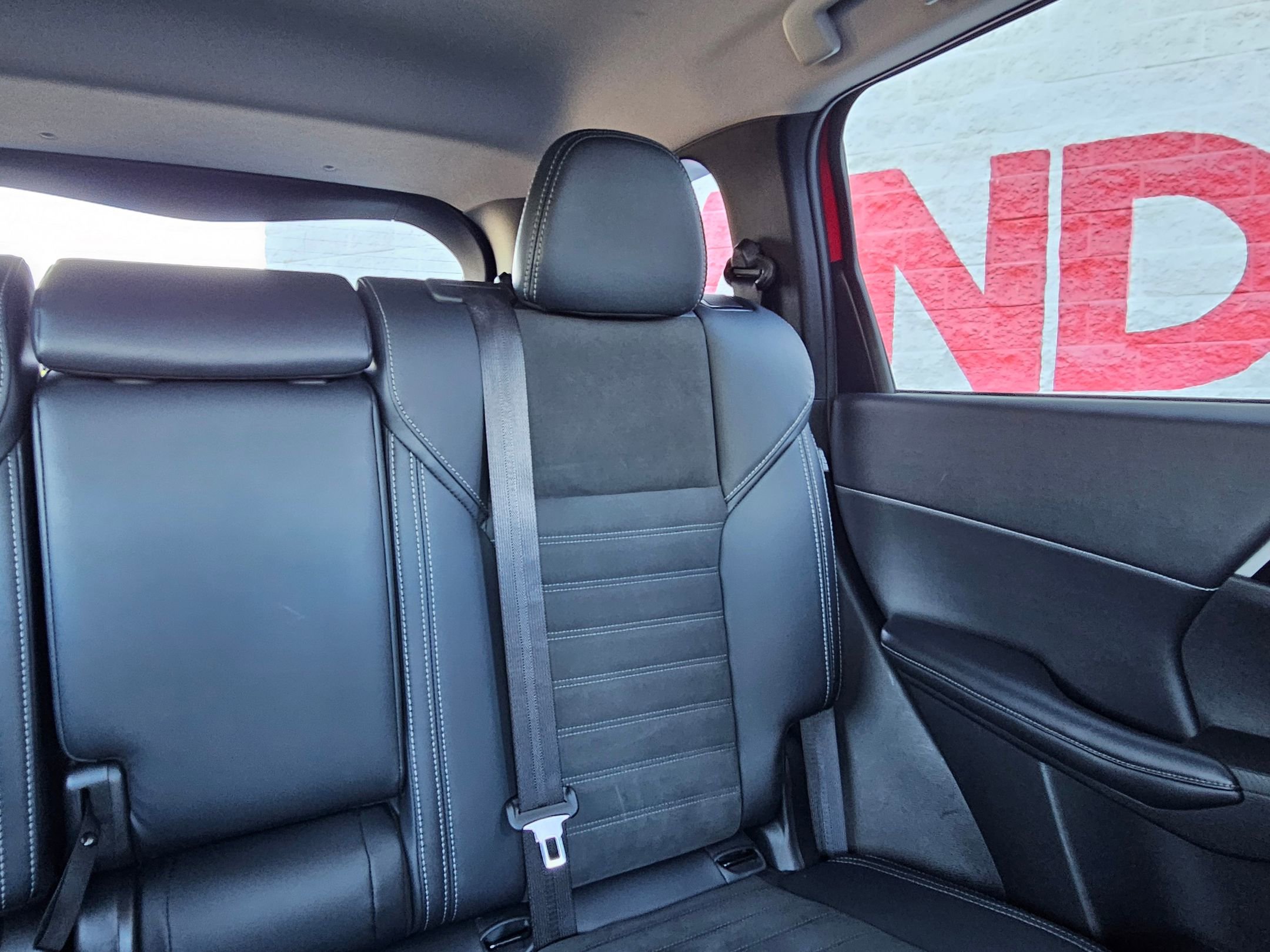 Used 2024 Mitsubishi Outlander SE image 27