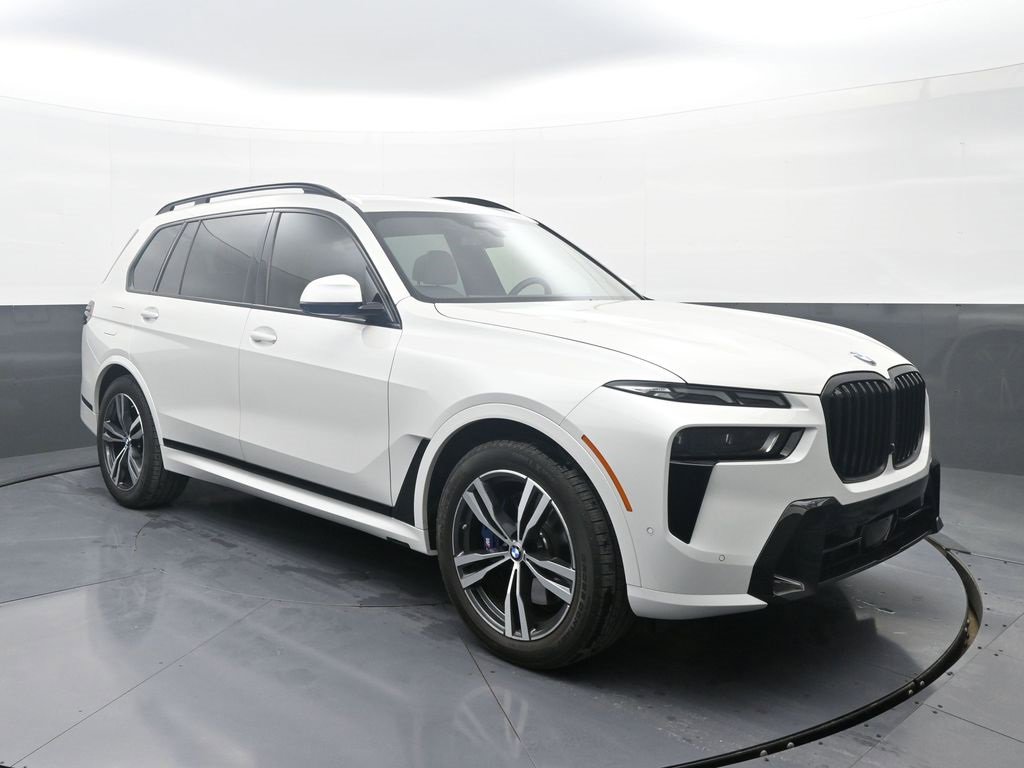 Used 2026 BMW X7 xDrive40i w/ M Sport Package image 3