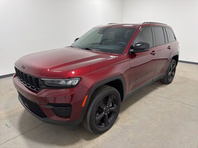 Used 2023 Jeep Grand Cherokee Altitude image 7