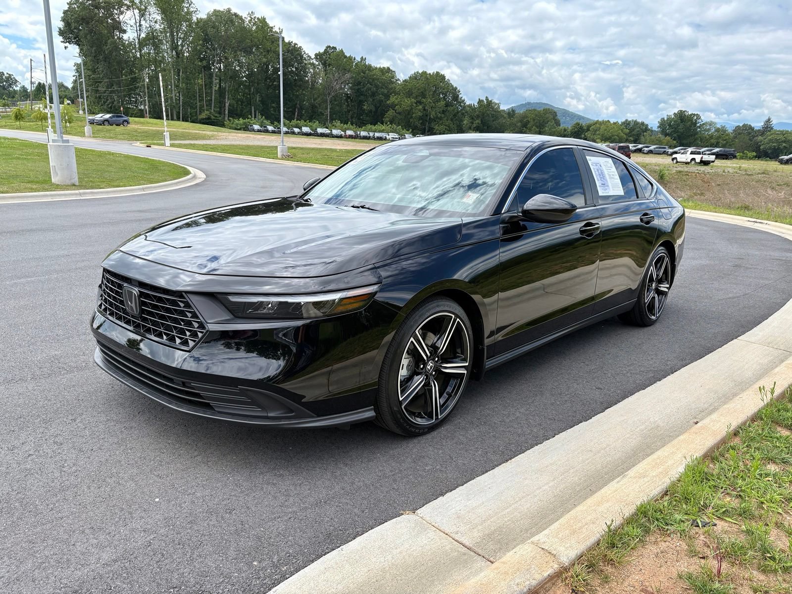 Used 2024 Honda Accord Sport image 3