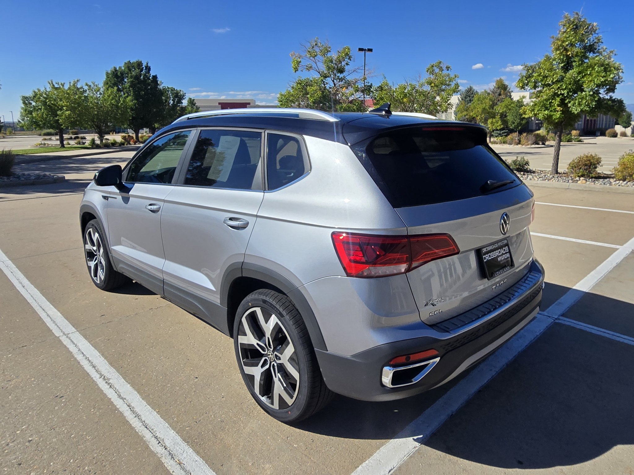 Used 2023 Volkswagen Taos SEL AWD/4WD image 3