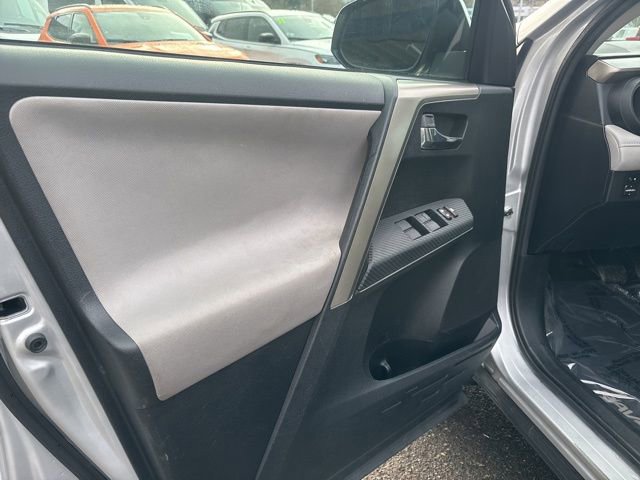 Used 2015 Toyota RAV4 XLE image 20