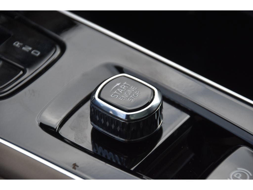 Certified 2025 Volvo XC90 B6 Ultra image 39