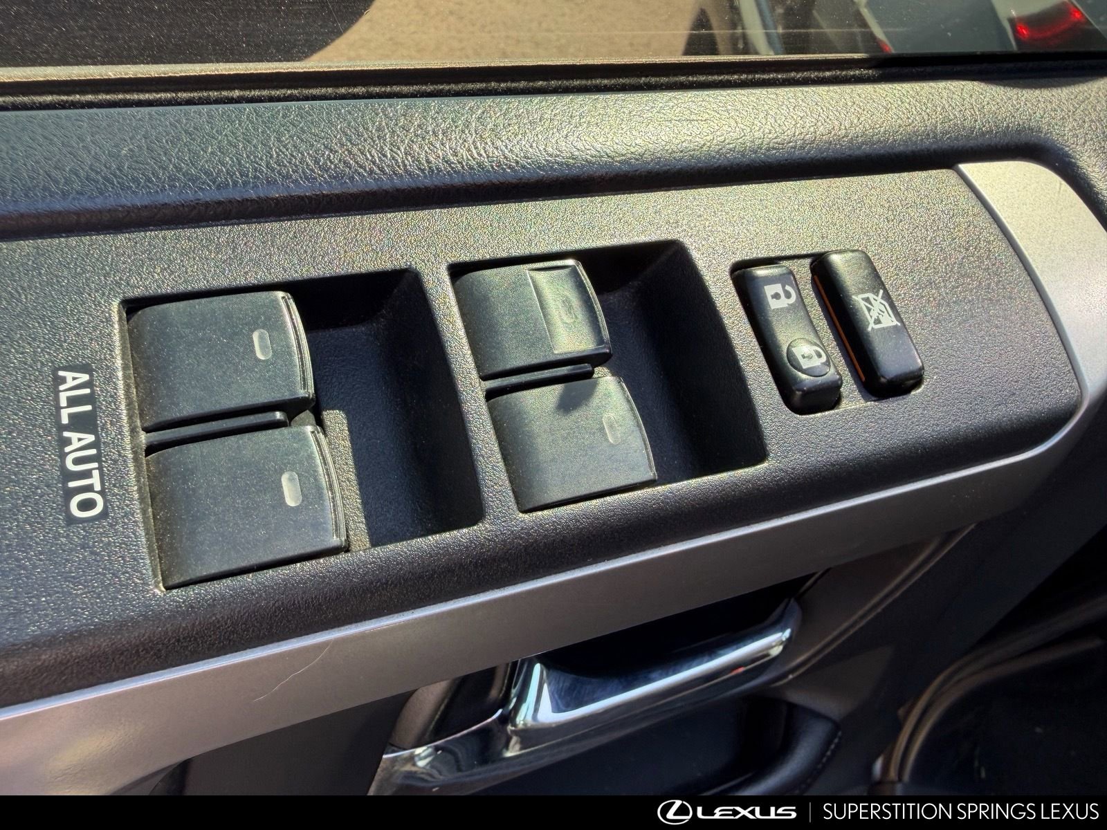 Used 2016 Toyota 4Runner SR5 AWD/4WD image 9