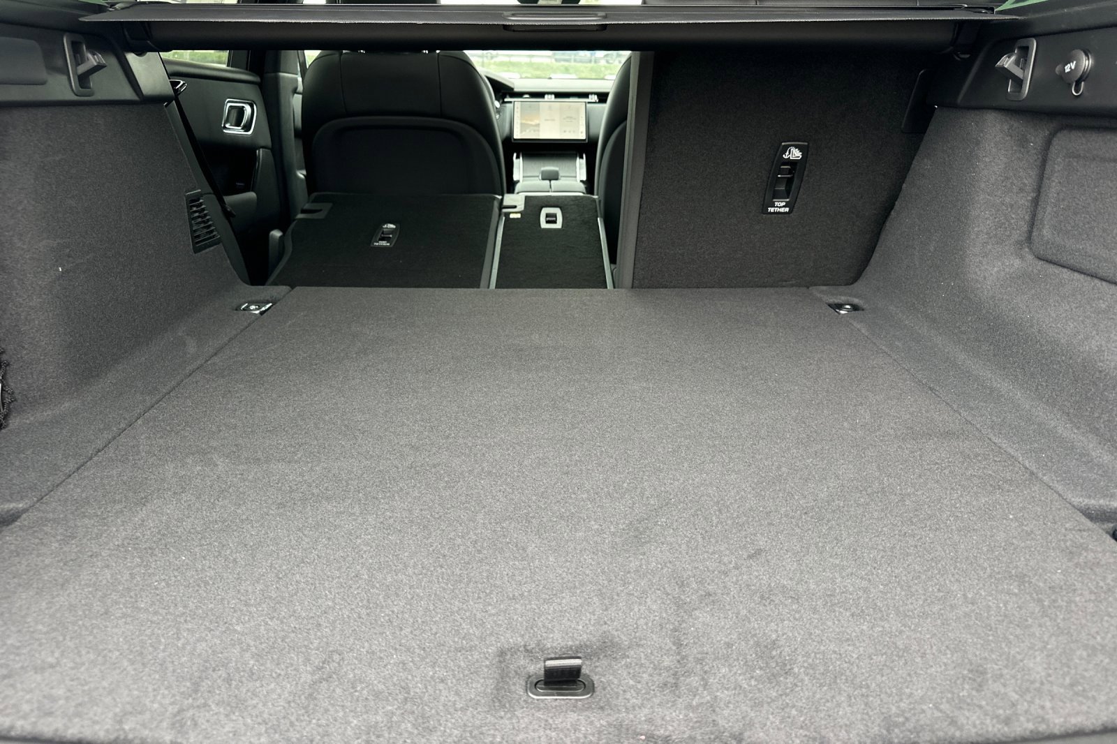 New 2026 Land Rover Range Rover Velar Dynamic SE image 16
