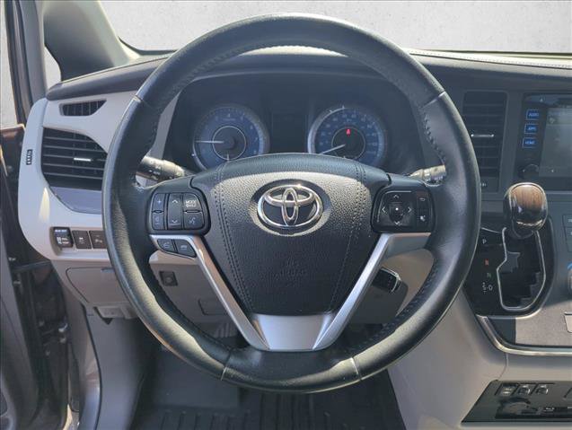 Used 2015 Toyota Sienna XLE Premium FWD image 13