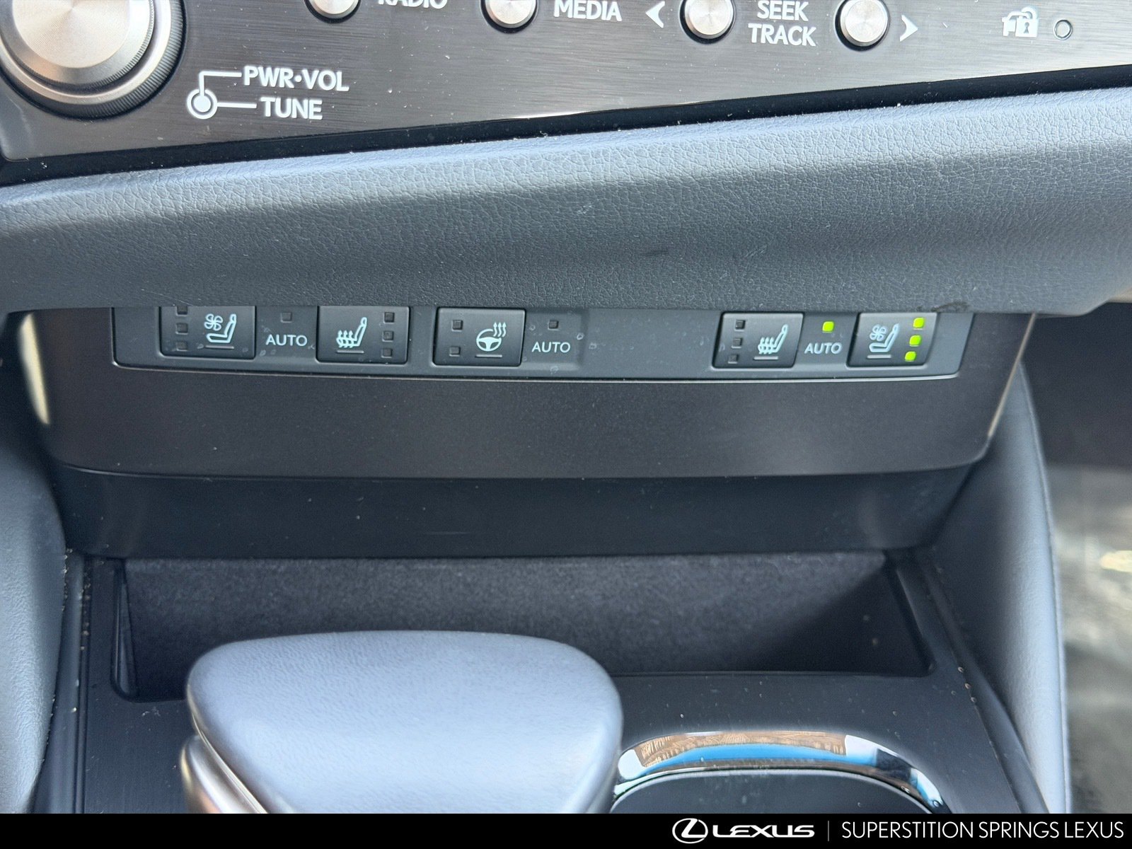 Certified 2025 Lexus ES 300h w/ Premium Package FWD image 32