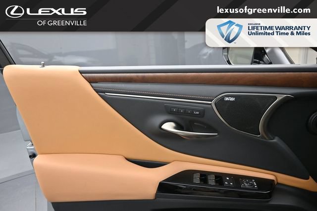 Used 2024 Lexus ES 300h w/ Accessory Package (Z1) FWD image 16
