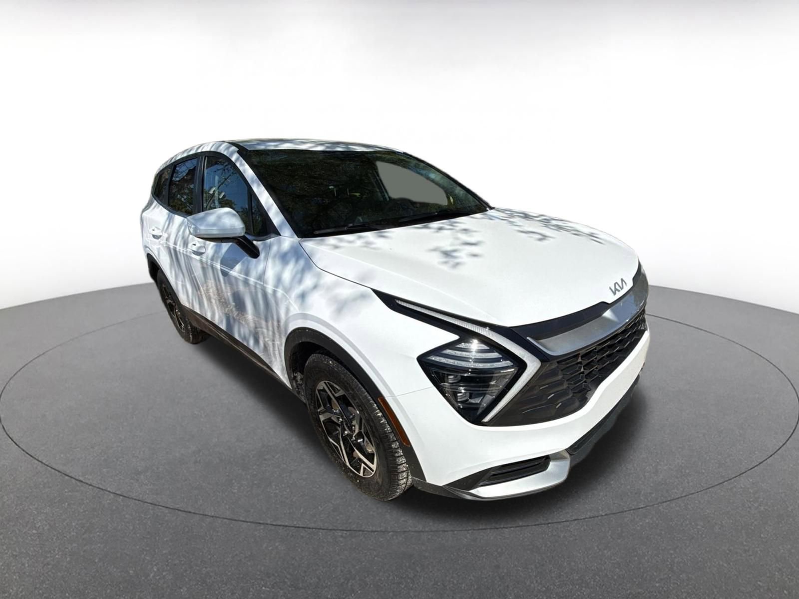 Used 2025 Kia Sportage LX image 2