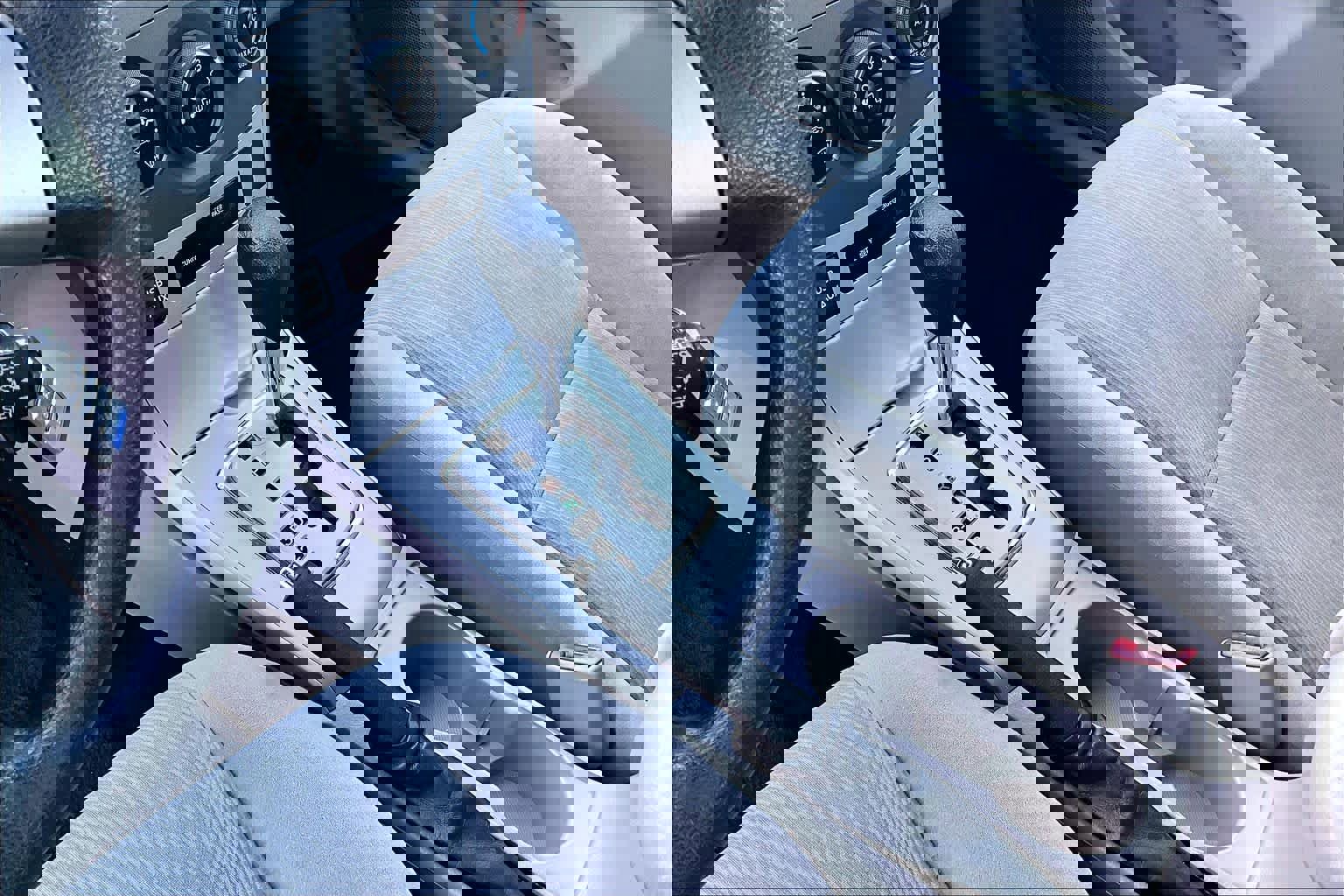 Used 2013 Toyota Corolla LE image 16