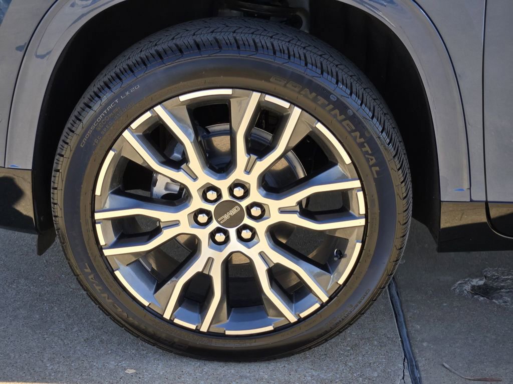 Used 2026 GMC Acadia Denali Ultimate w/ LPO, Floor Liner Package image 10