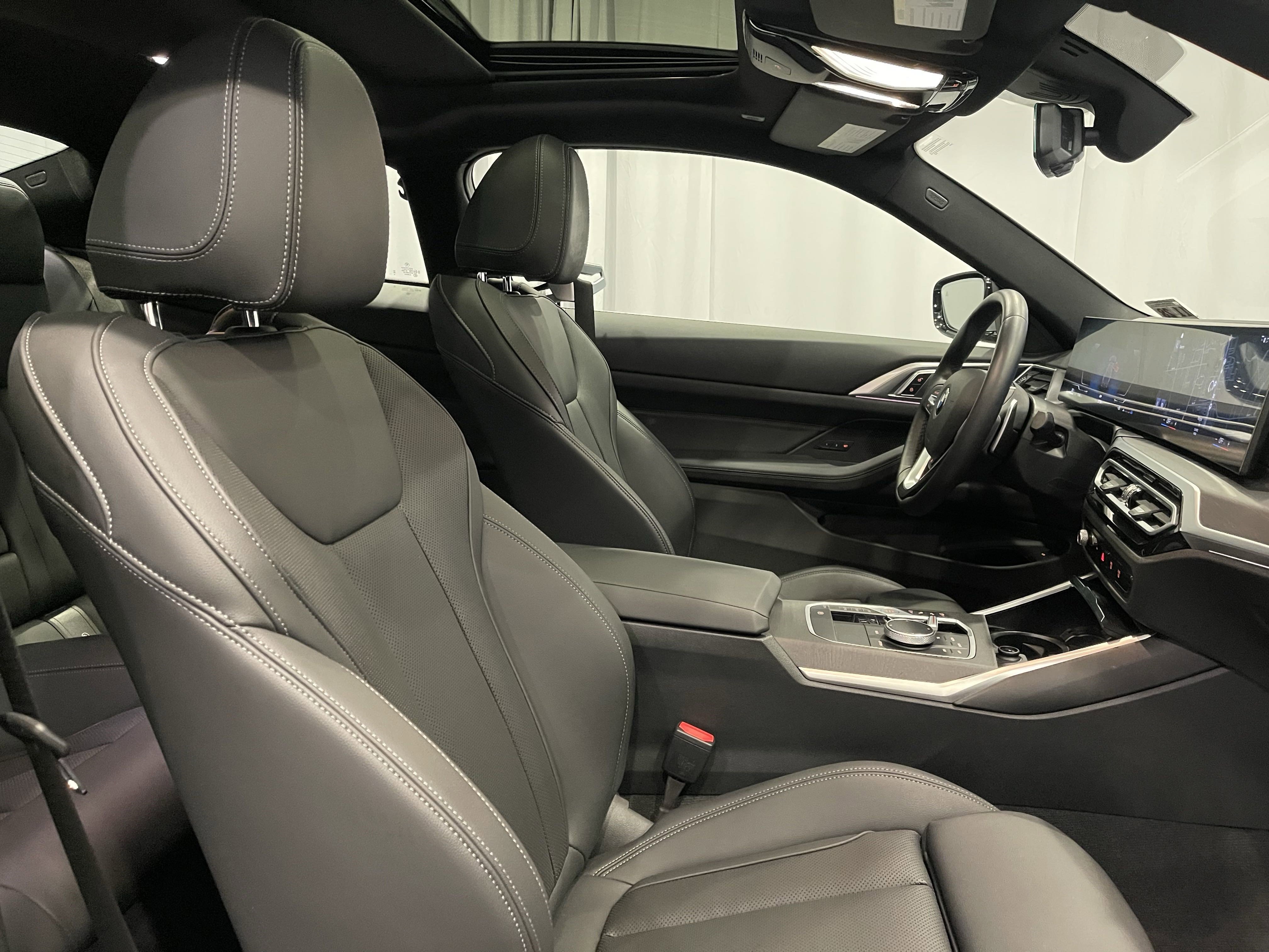 Used 2024 BMW 430i xDrive Coupe w/ Premium Package image 2