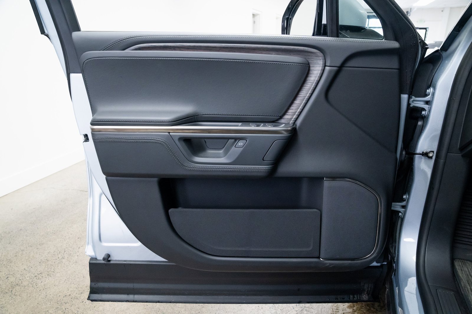 Used 2026 Rivian R1S Adventure image 15