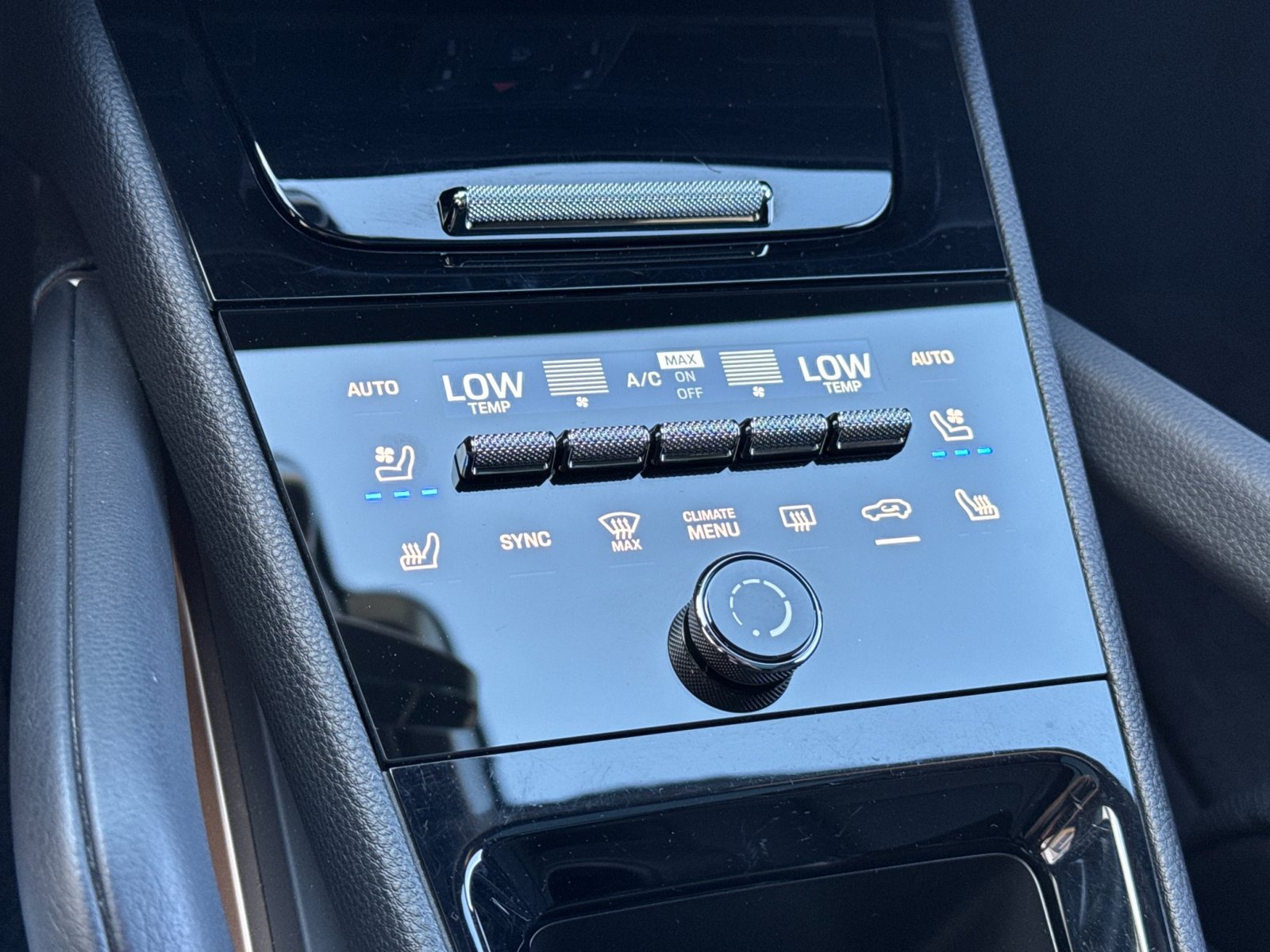 Certified 2024 Porsche Cayenne AWD/4WD image 20