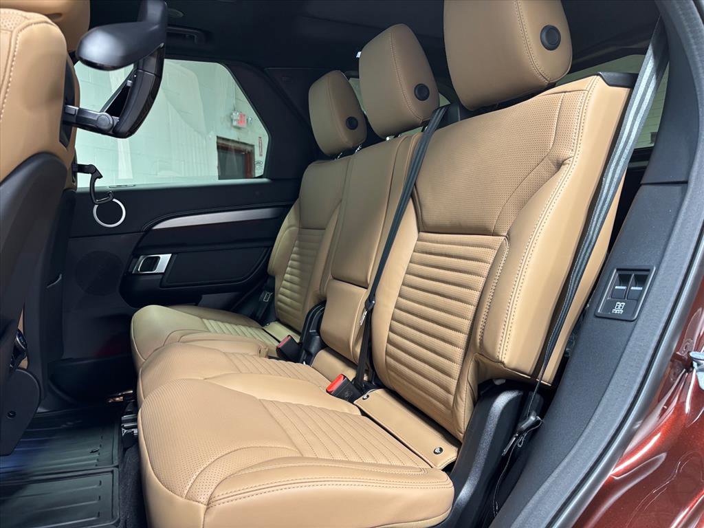 New 2026 Land Rover Discovery Limited Edition image 27