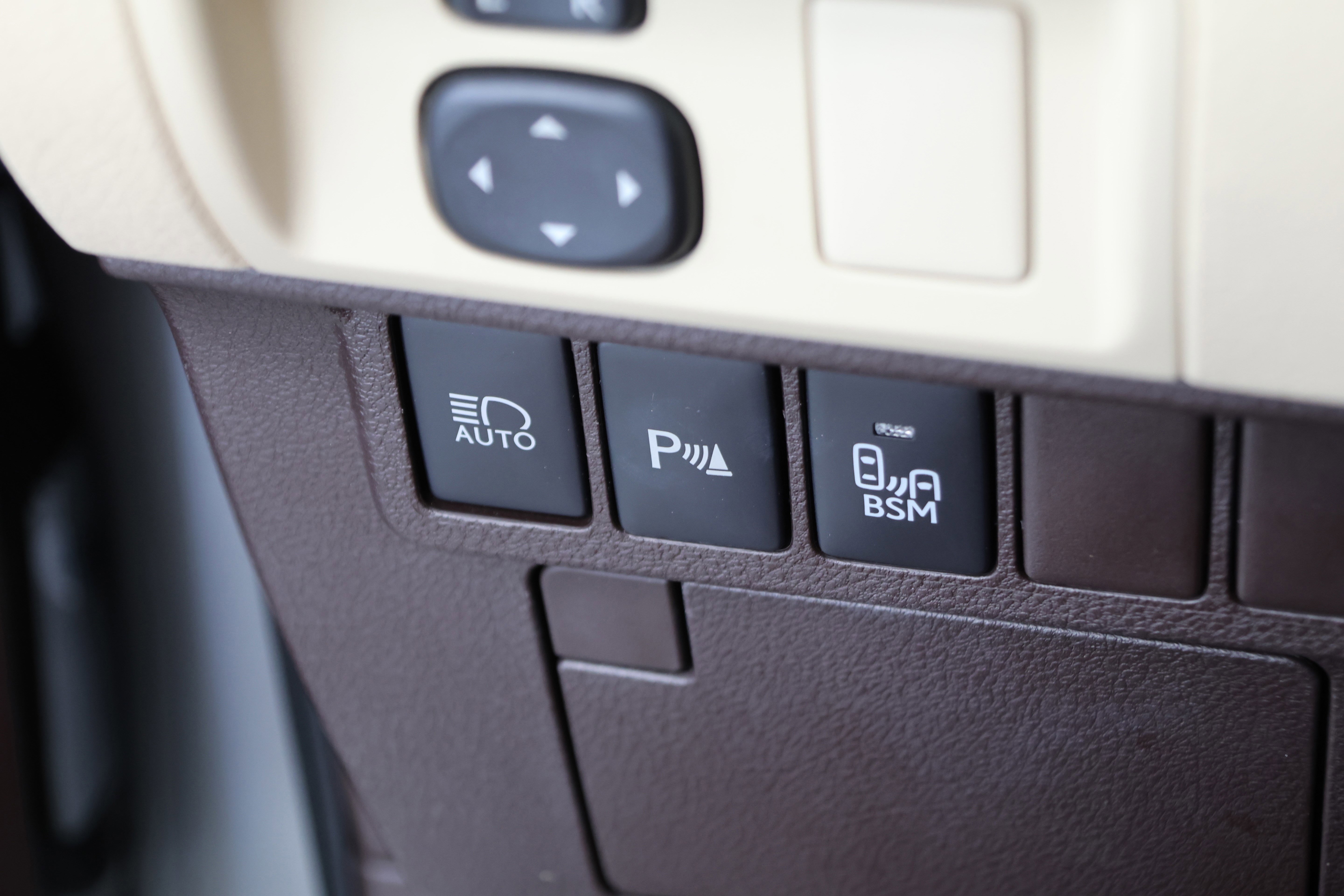 Used 2018 Lexus ES 350 350 w/ Luxury Package w/Wood Trim image 16