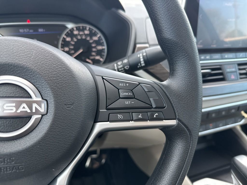 Used 2025 Nissan Altima 2.5 SV image 17