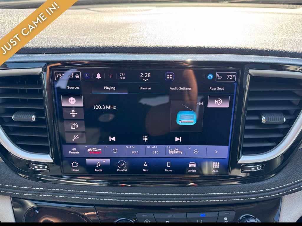 Used 2024 Chrysler Pacifica Touring-L w/ Uconnect Theater Family Group FWD image 12