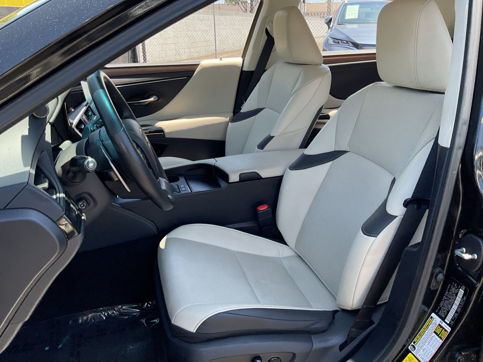 Used 2025 Lexus ES 300h w/ Premium Package FWD image 18