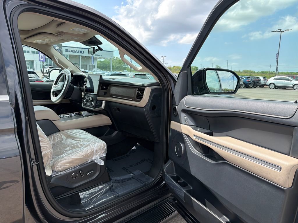 Used 2024 Ford Expedition Max Limited AWD/4WD image 32