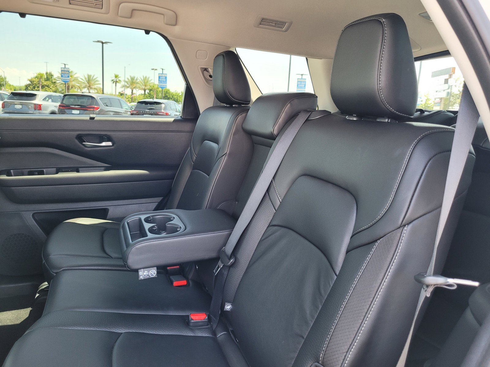 Used 2025 Nissan Pathfinder SL AWD/4WD image 14