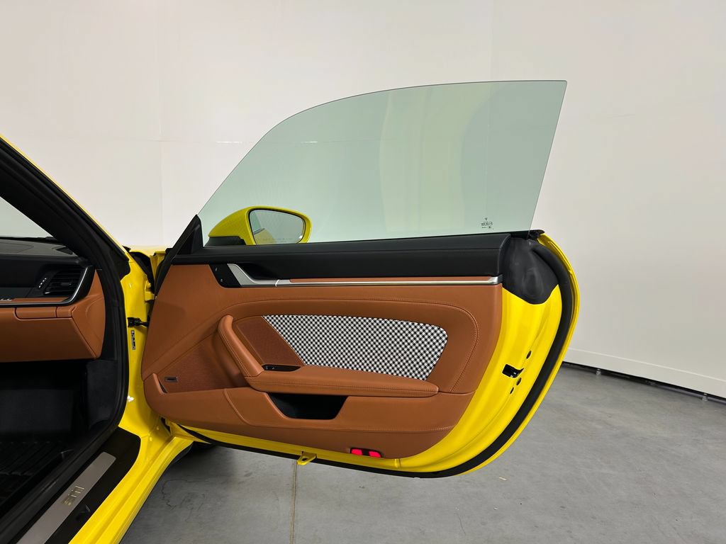Certified 2024 Porsche 911 Targa 4 AWD/4WD image 23
