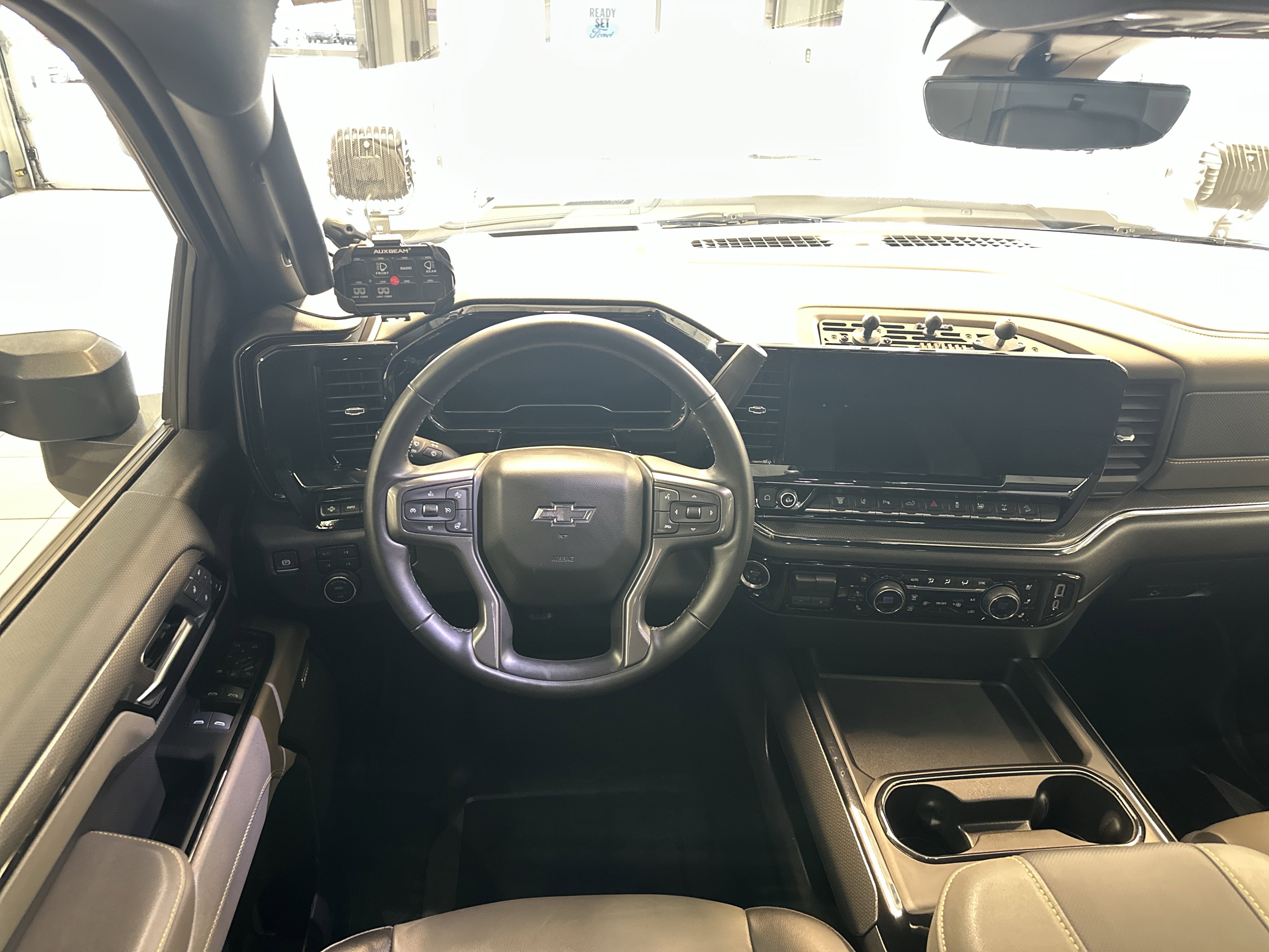 Used 2025 Chevrolet Silverado 2500 ZR2 w/ Technology Package image 2