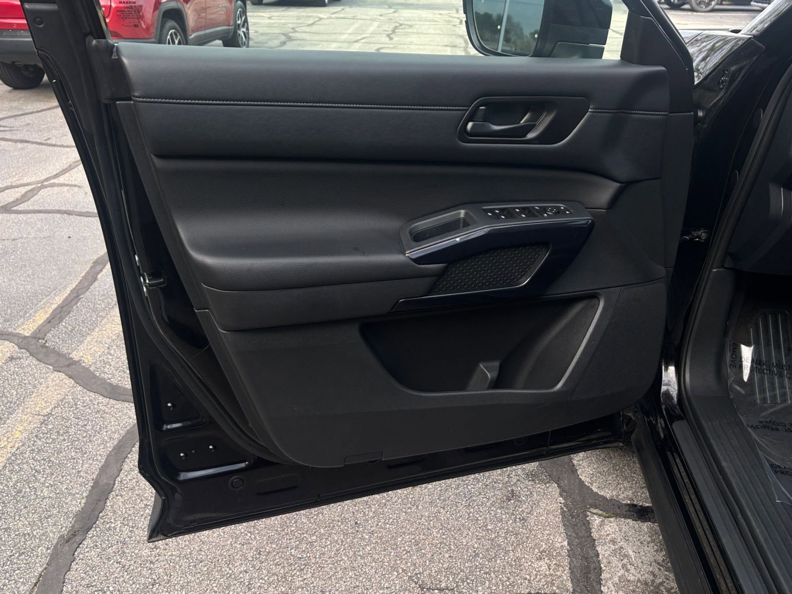 Used 2025 Nissan Pathfinder SV image 26