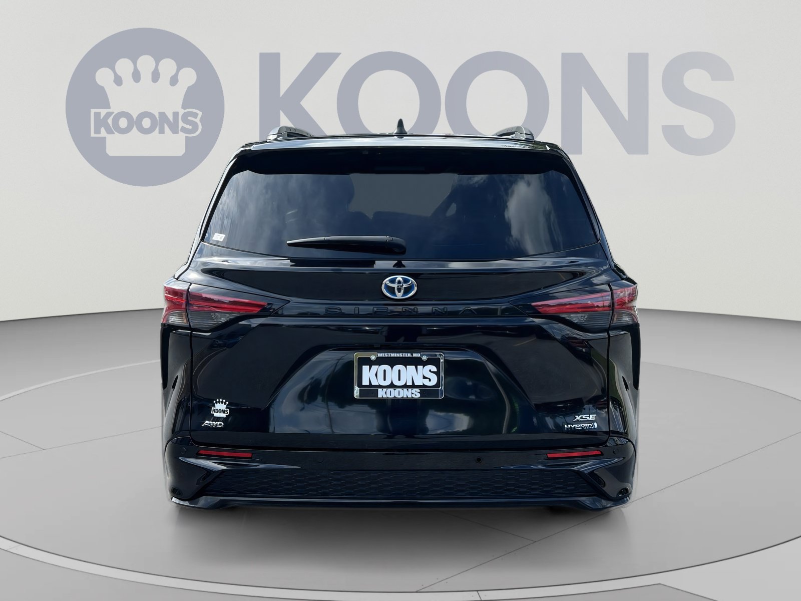Used 2023 Toyota Sienna XSE w/ XSE Plus Package AWD/4WD image 5