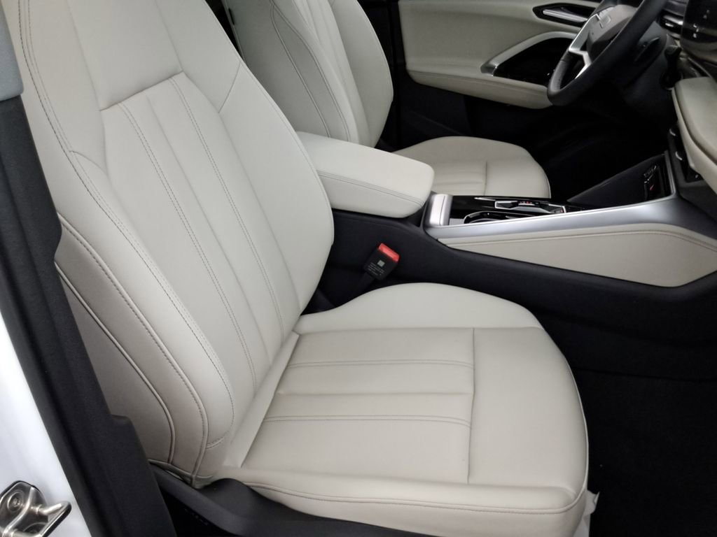 Used 2025 Audi Q5 Premium w/ Convenience Package image 16