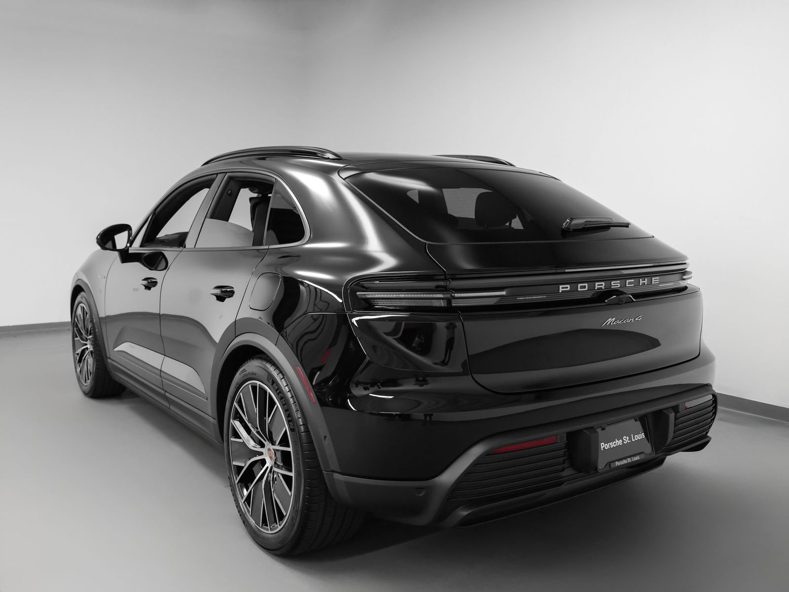 Certified 2025 Porsche Macan 4 Electric image 3