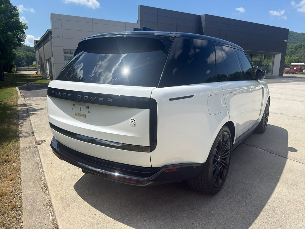 Used 2024 Land Rover Range Rover SV AWD/4WD image 9