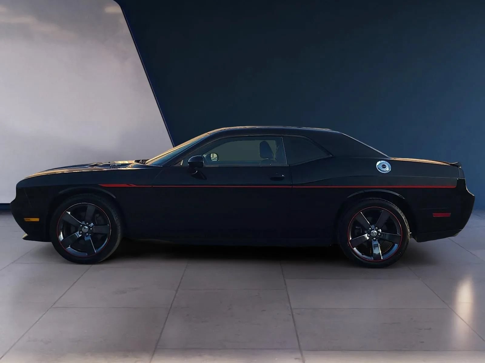 Used 2014 Dodge Challenger R/T Plus RWD image 2