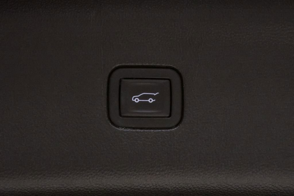 Used 2020 Buick Enclave Avenir w/ Avenir Technology Package FWD image 33
